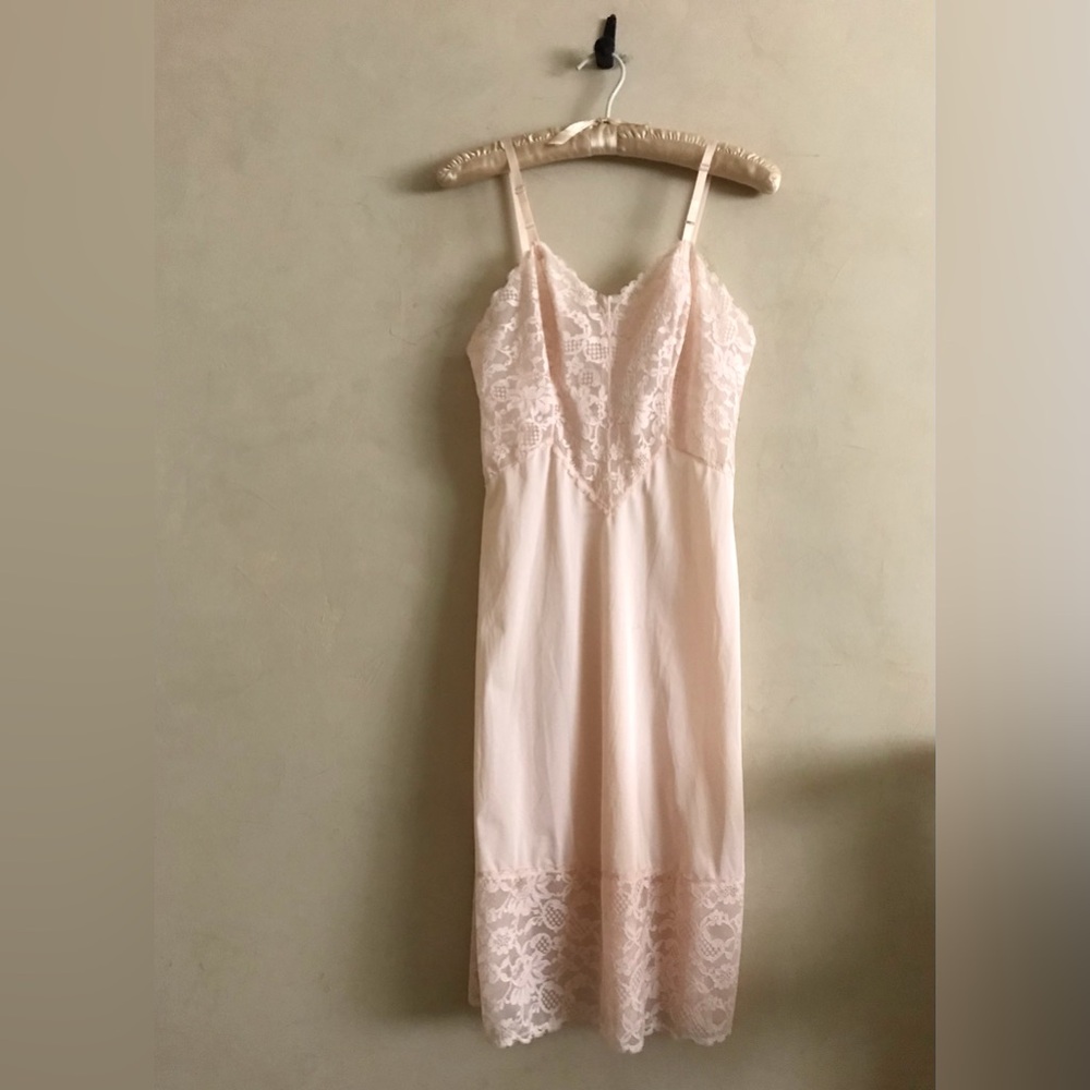 Vintage Vanity Fair Soft Pink Lace Chemise - Picture 1 of 12